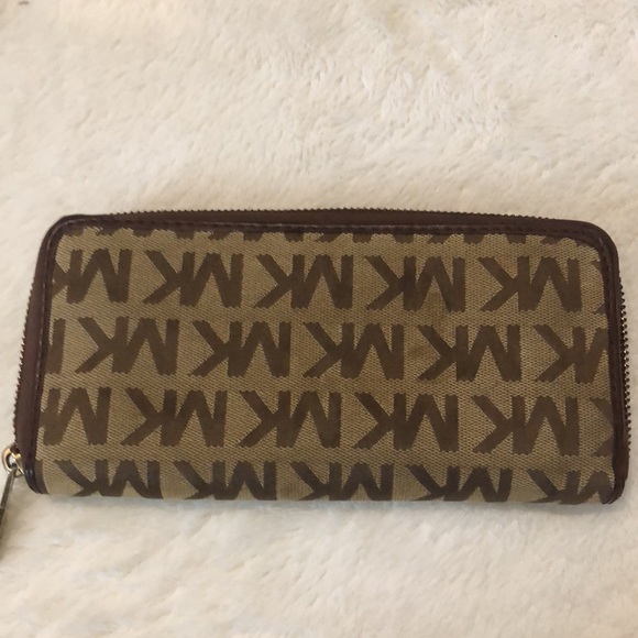 Micheal Kors bag and wallet - Picture 7 of 7